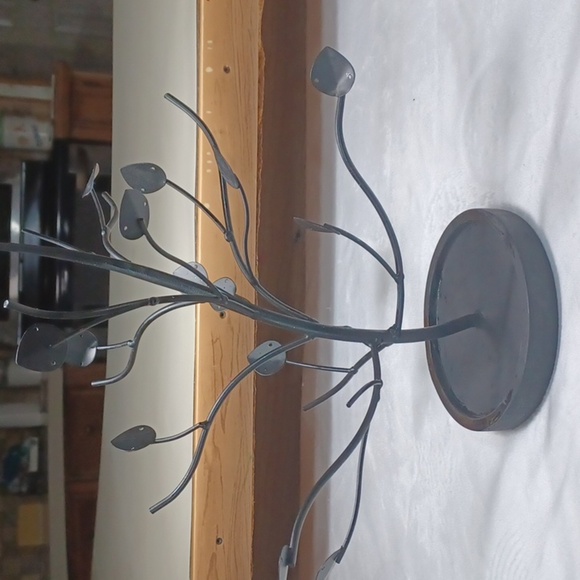 Black Earring Round  Tree Stand - Picture 3 of 9